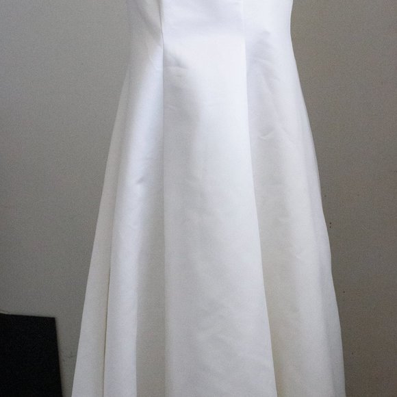 Wedding Dress with Protective Box - Picture 6 of 11